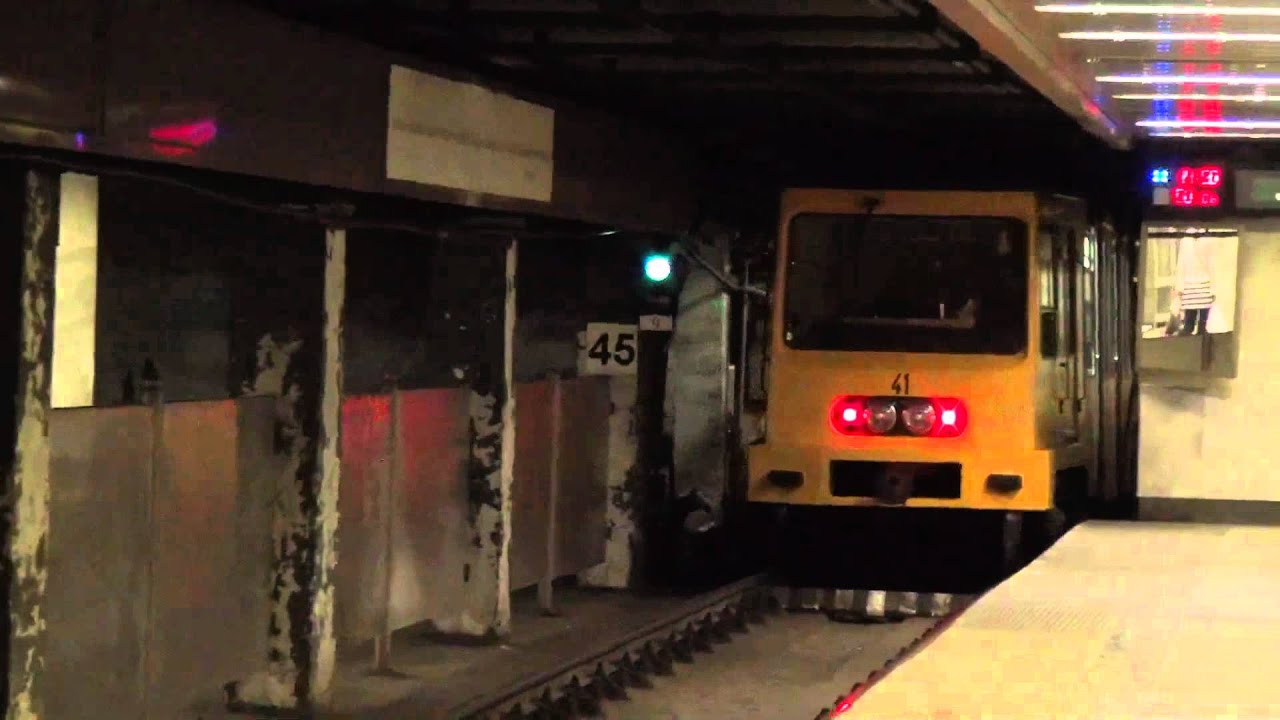 Budapest Metro - Deák Ferenc tér M1 [1080p]