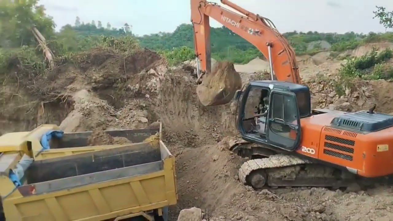 proses excavator loading truck