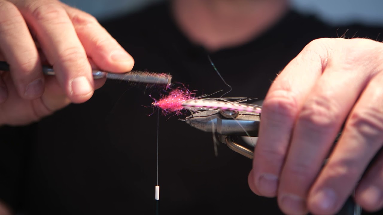 Mange Persson binder kustflugor - #1 Baitfish