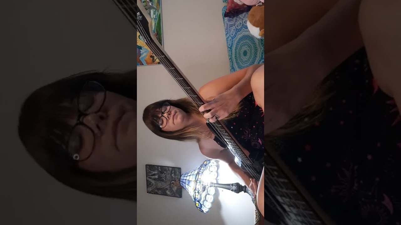 Shoegaze bass riff #2
