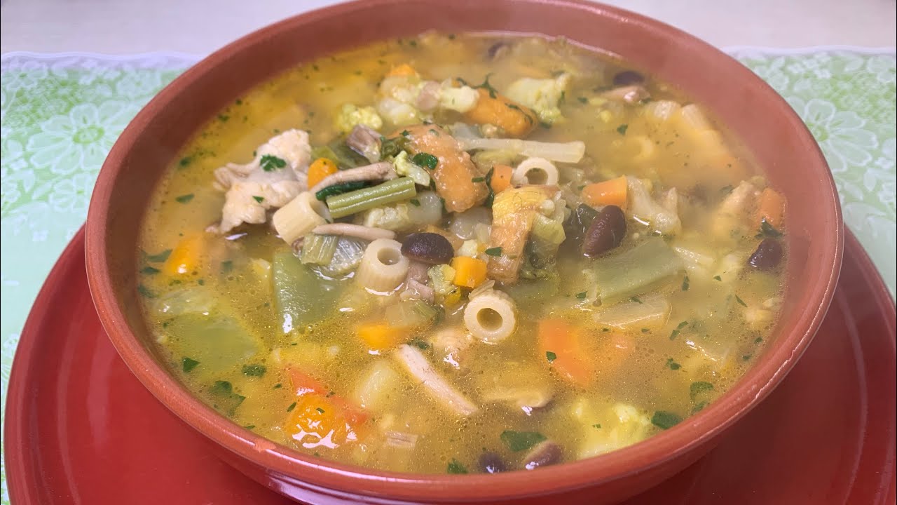 Sopa de Verduras y Hongos con Pasta