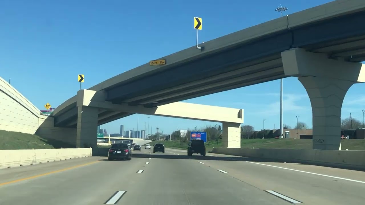 Driving noon 🕛 pearland to Houston 