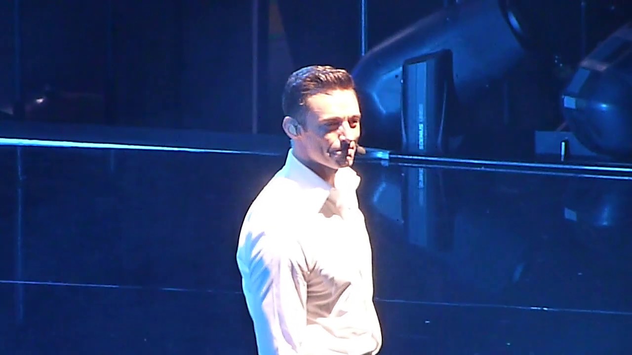 Hugh Jackman - A million dreams (Live Bercy)