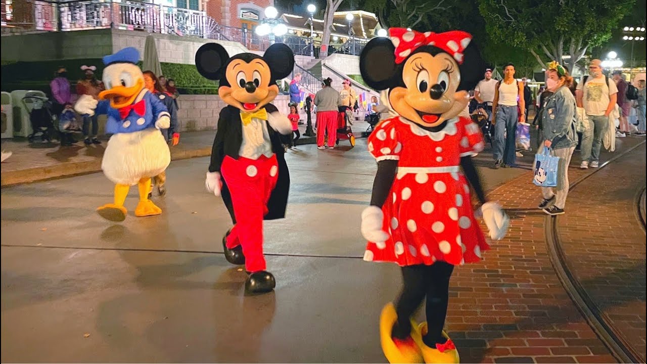 🔴 LIVE Fun Friday Night At Disneyland Resort! Rides, Fireworks, Fantasmic, Parades & More!
