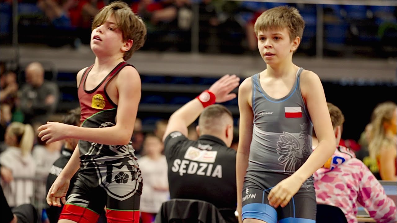U15 Emanuel Velasco (SWE) vs Oliwier Leonarczyk (POL) 41kg. Greco-roman boys youth wrestling. B-cam