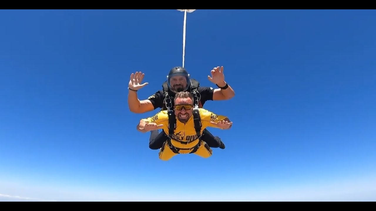 Salto en paracaídas de Rafa Mora