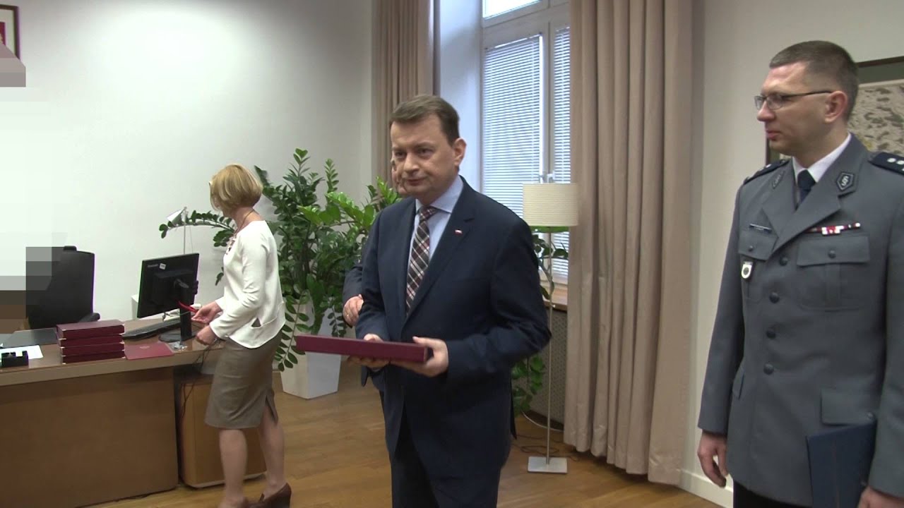 Nagrody dla policjant&oacute;w, kt&oacute;rzy wytropili Kajetana P.