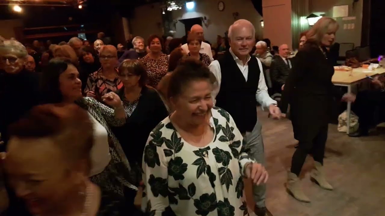 Deel-5) AJO DANSA SENANG , M.m.v. de Band * Affinity * . Zaterdagavond 15  Nov. 2025 . De Bilt