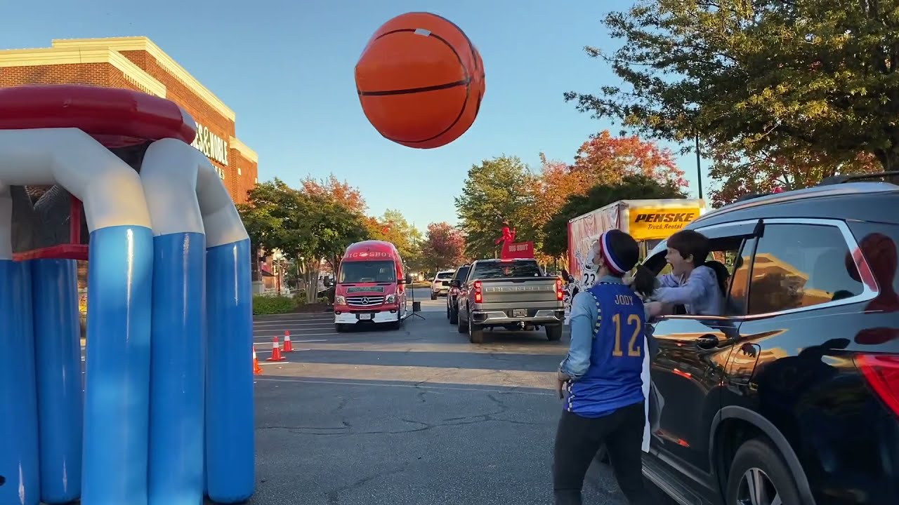 Diary of a Wimpy Kid: Big Shot. Official BIG SHOT DRIVE-THRU TOUR video with Jeff Kinney!