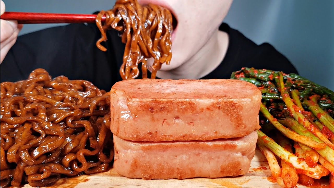ASMR BLACK BEAN NOODLES AND KIMCHI SPAM MUKBANG 짜왕과 파김치 그리고 스팸 리얼사운드 먹방