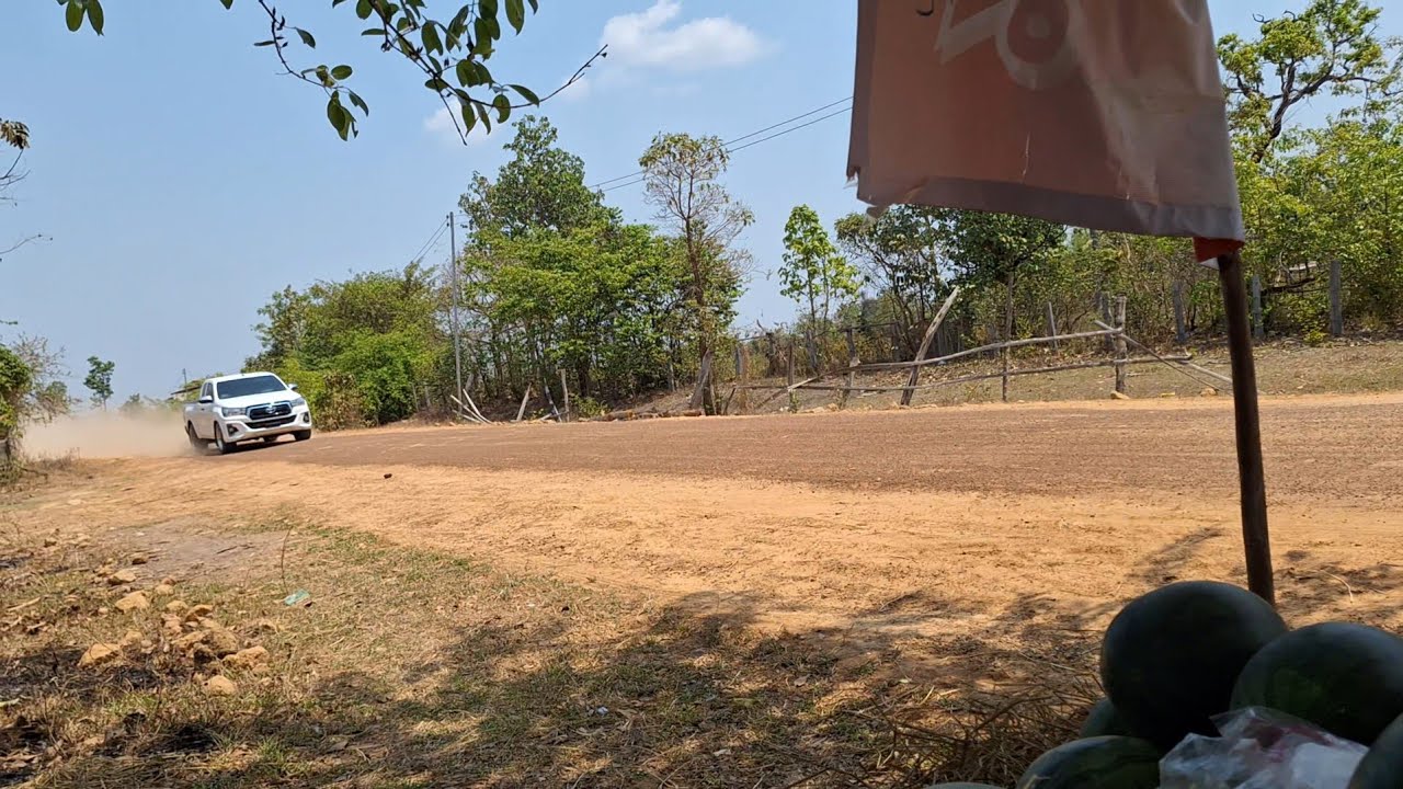 หลังเลีกโรงเรียนมานั่งขายแตงโมริมทางหน้าบ้าน ยุกน้ำมันแพง 18 มีนาคม ค.ศ. 2026