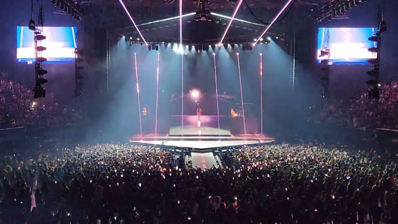 Billie Eilish - NDA / Therefore I Am (Kia Forum Los Angeles 2022)