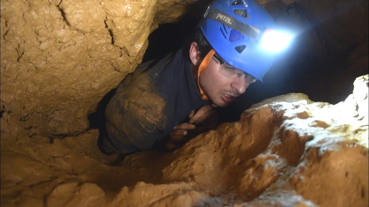SQUEEZIE NE REGARDES PAS CETTE VIDEO !! ( CLAUSTROPHOBIE DANS UNE GROTTE )