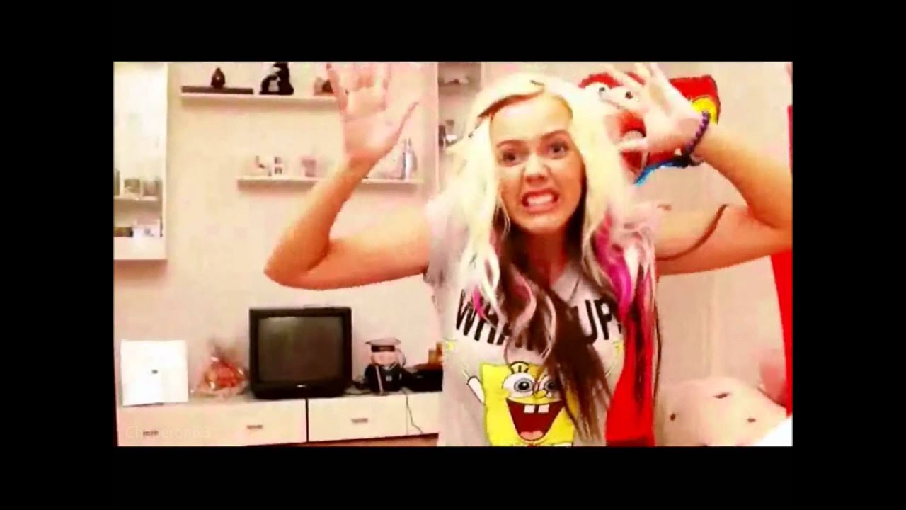 Sexy Julia // Unstoppable