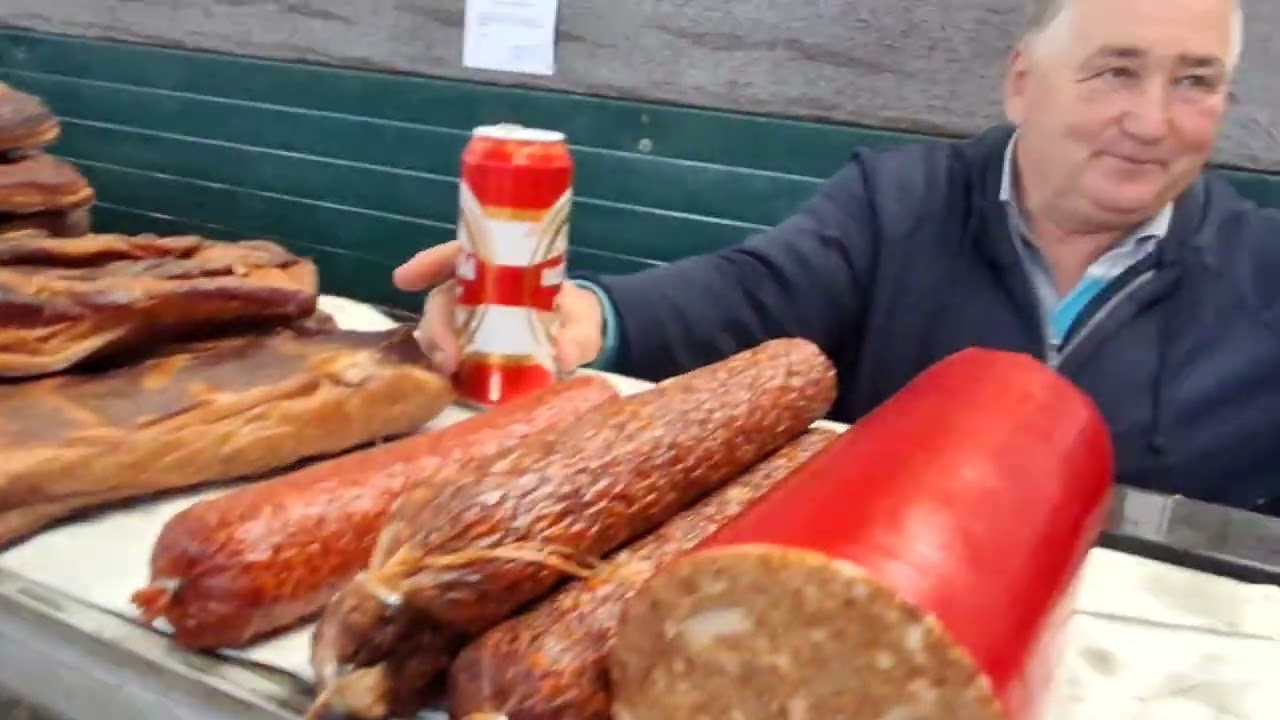 PAZARNI DAN NA PIJACI U TUZLI, ČOVJEK NA ČOVJEKU, TRAŽI SE KOBASICA VIŠE.....