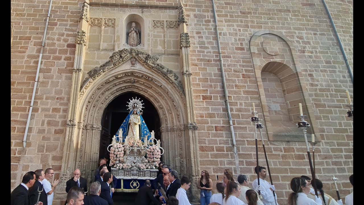 #LINARES ( Jaén ) 𝐕𝐢𝐫𝐠𝐞𝐧 𝐝𝐞 𝐋𝐢𝐧𝐚𝐫𝐞𝐣𝐨𝐬 𝐏𝐫𝐨𝐜𝐞𝐬𝐢𝐨́𝐧 𝐝𝐞 𝐫𝐞𝐠𝐫𝐞𝐬𝐨 𝐚 𝐬𝐮 𝐒𝐚𝐧𝐭𝐮𝐚𝐫𝐢𝐨 𝟎𝟖/𝟏𝟎/𝟐𝟎𝟐𝟑