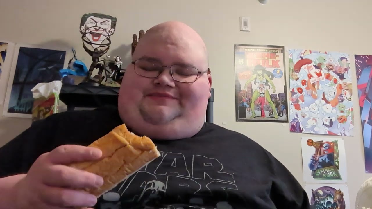 Royce Tries the @subwayofficial Bella Mozza Sub