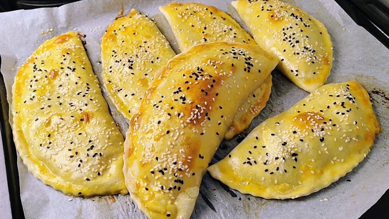 Что приготовить быстро из фарша.Чебуреки в духовке! Тонкое тесто и очень сочное мясо.