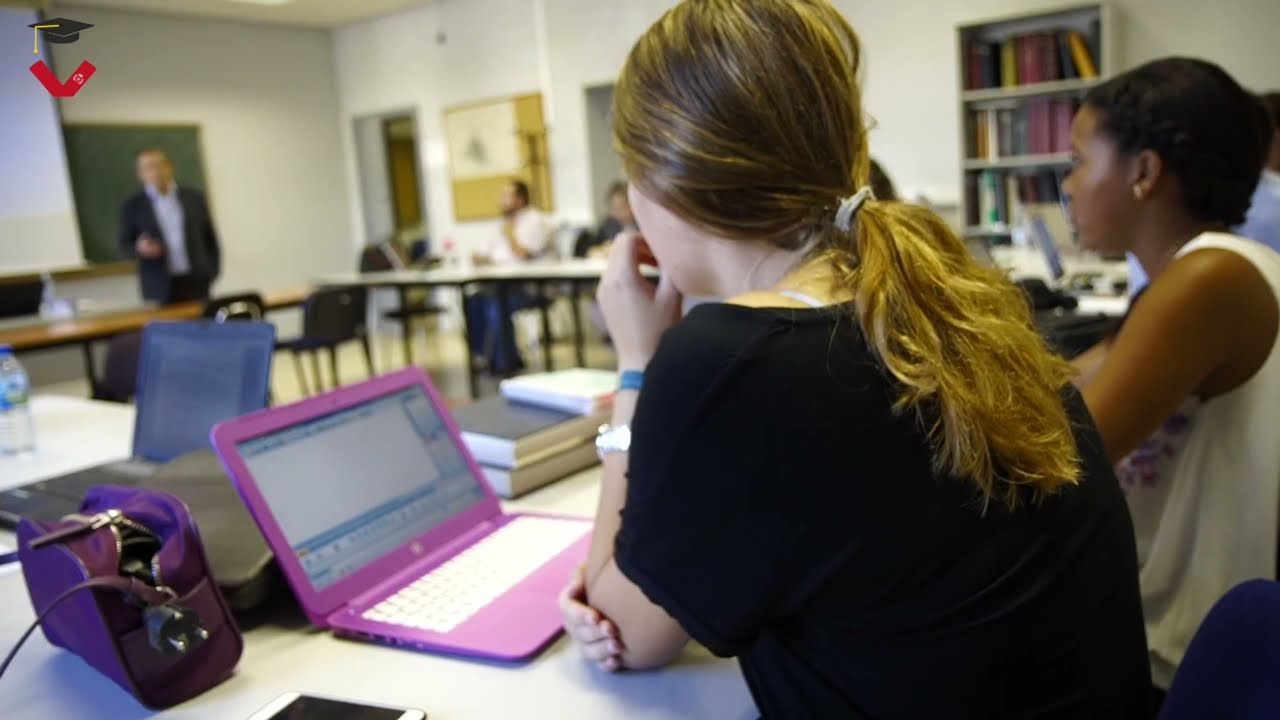 &iquest;QU&Eacute; ESTUDIAR? ADE