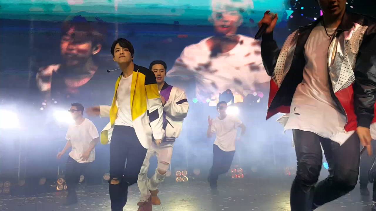 [FANCAM] B.A.P IN CHICAGO- HURRICANE/BADMAN/DANCING IN THE RAIN REMIX AND CRASH
