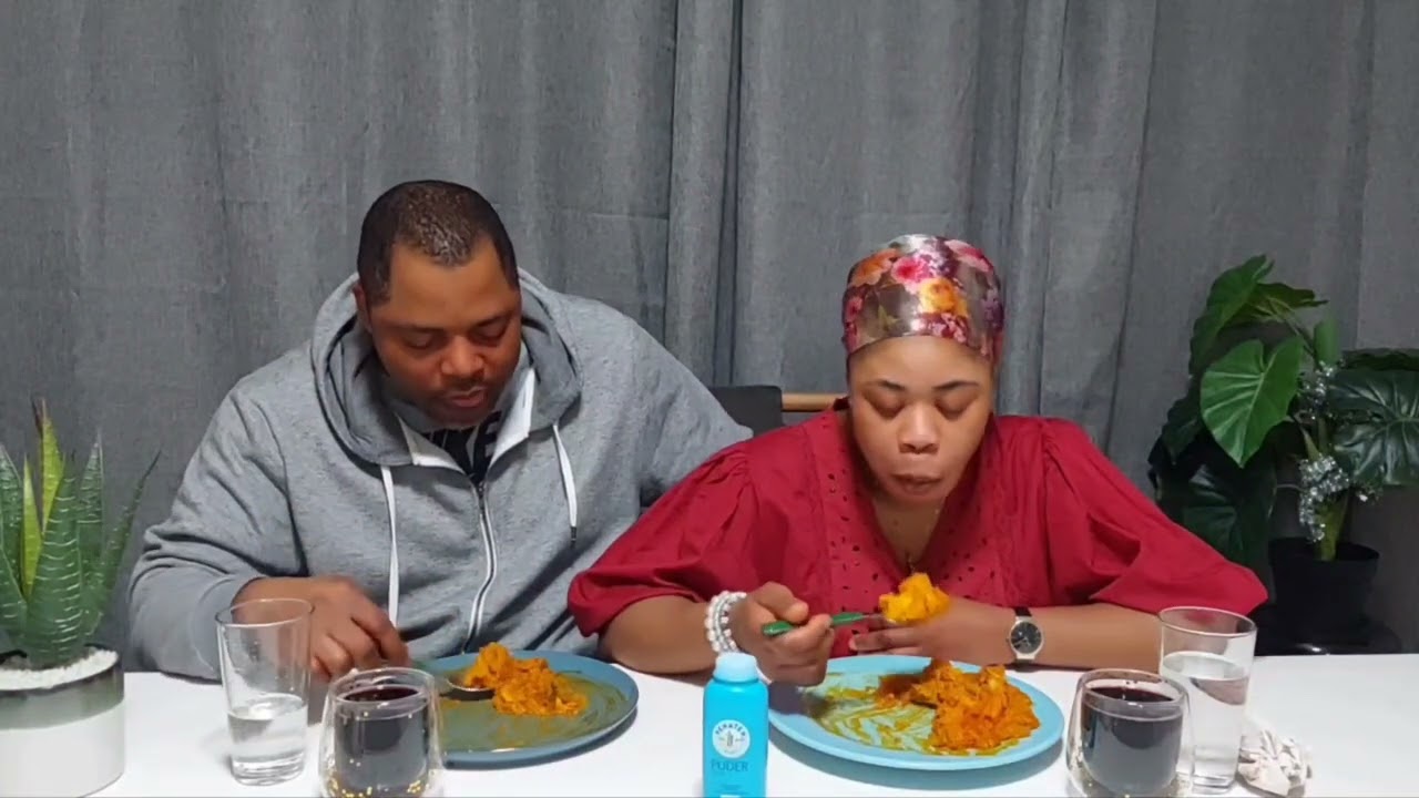 Eating Challenge Beans and Yam porridge 😋 👌 powder splash for who no win