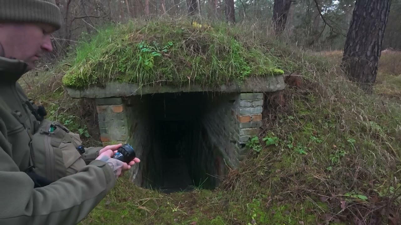 BUNKER GEFUNDEN TIEF IM WALD VERSTECKT