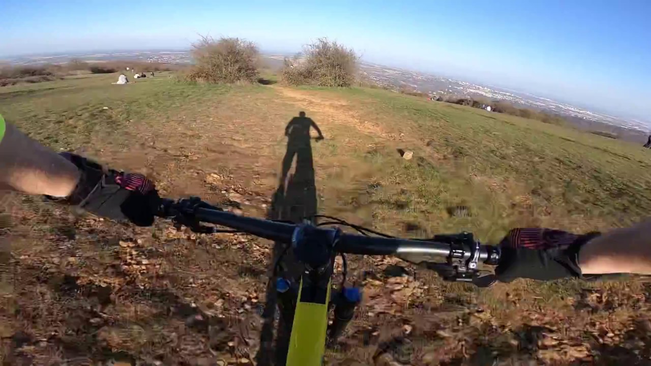 Descente du Mont Thou vers Poleymieux-au-Mont-d'Or en VTT