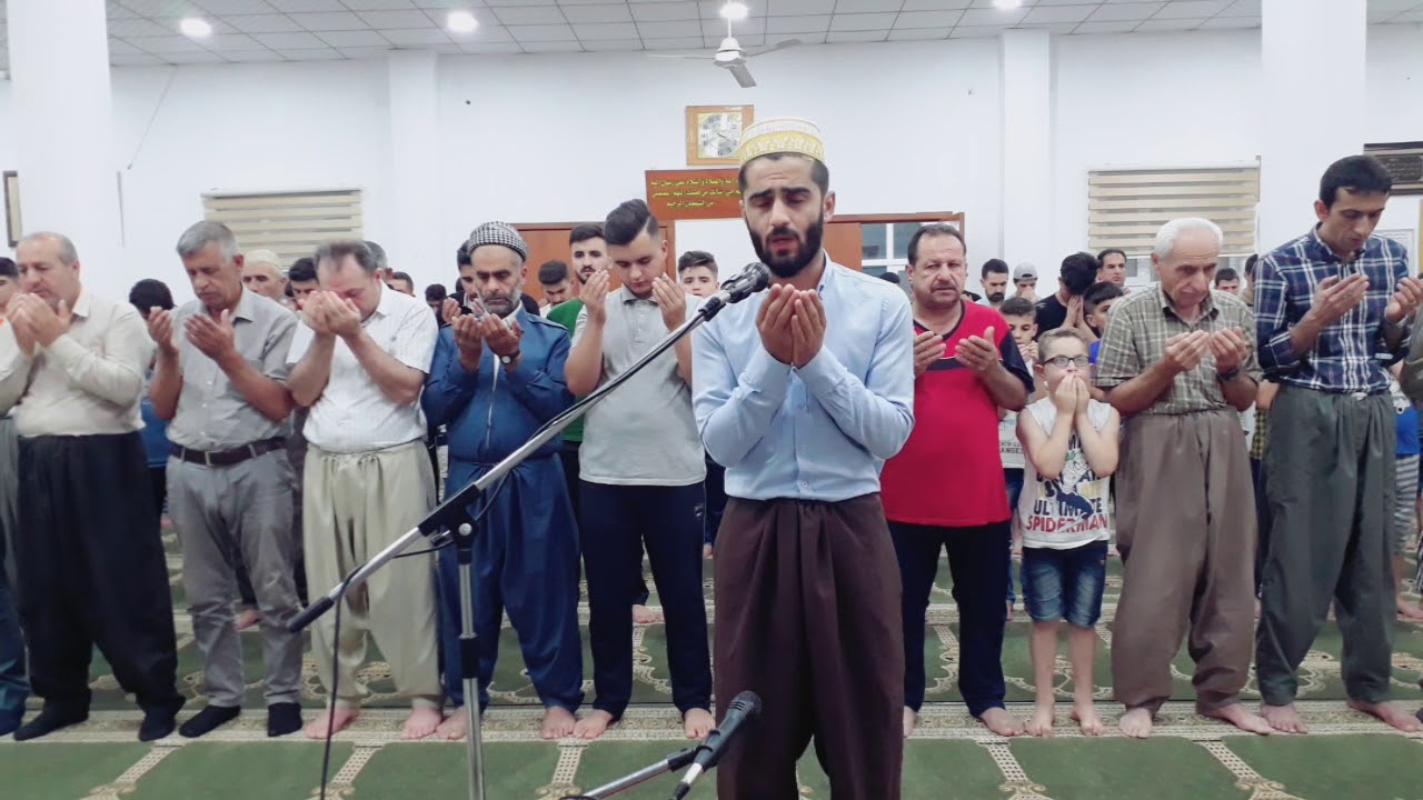 صوت رائع وحزين ومريح سبحان الخالق الذي يعطه هذا الموهبة.صلاة الفجر   القارئ هارون ناجي الدوسكي