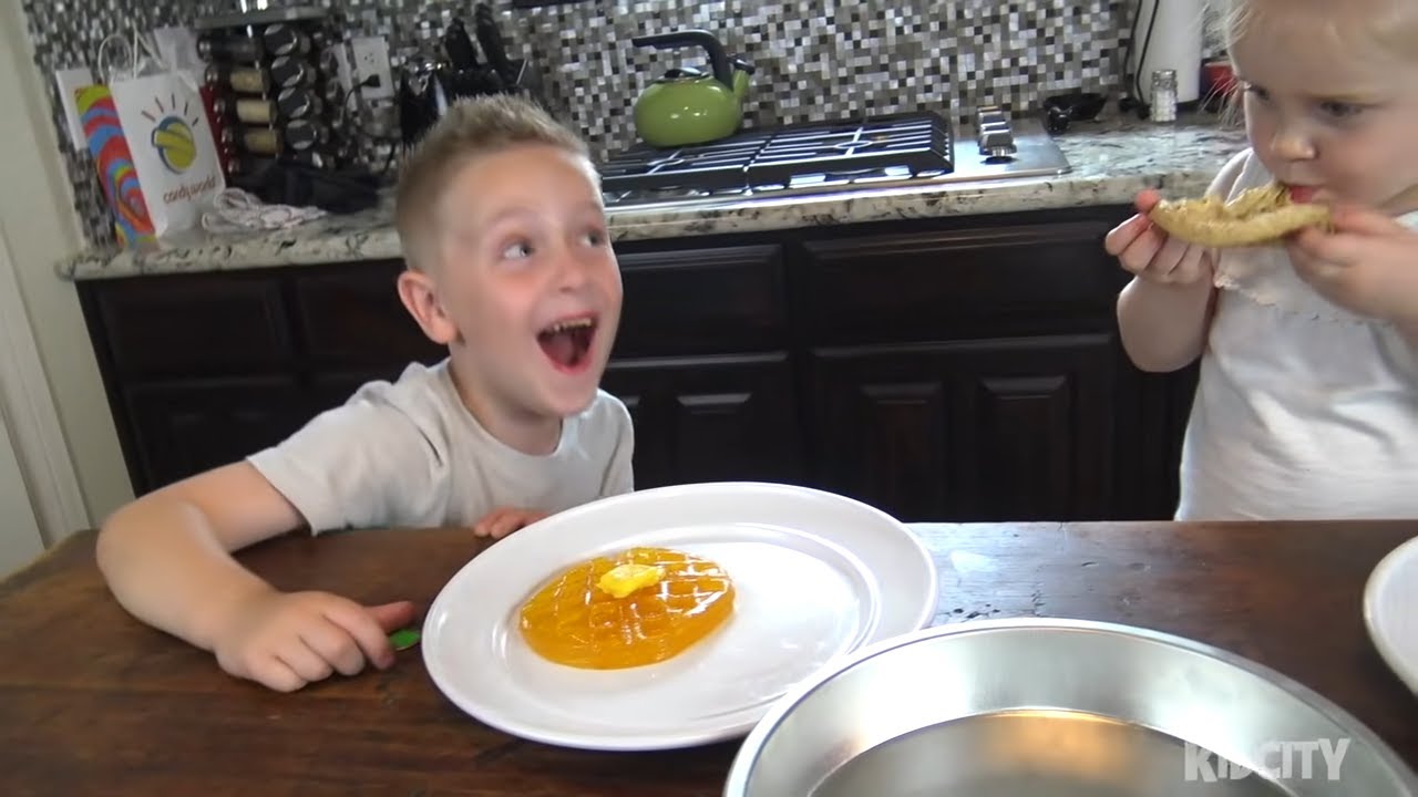 Little Flash and Ava Play a Gummy vs Real Food Challenge! (Part 3) K-City