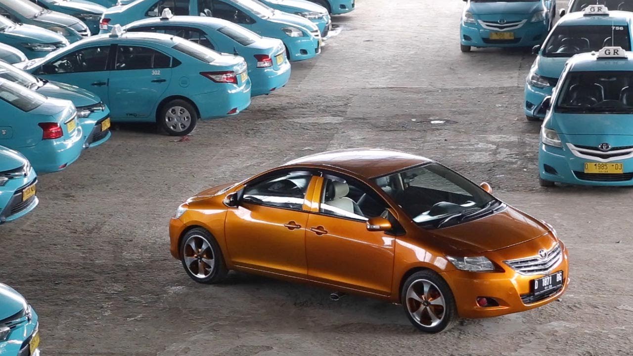 Mechanic Creates Unique 'Two-Faced' Car