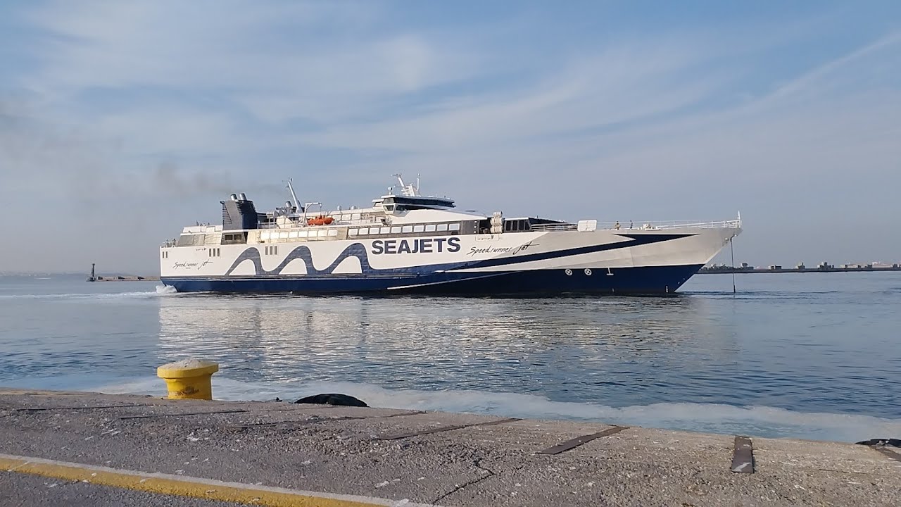 Θεσσαλονίκη: Η αποχαιρετιστήρια αναχώρηση του Speedrunner Jet  με εντυπωσιακή πιρουέτα 360 μοιρών