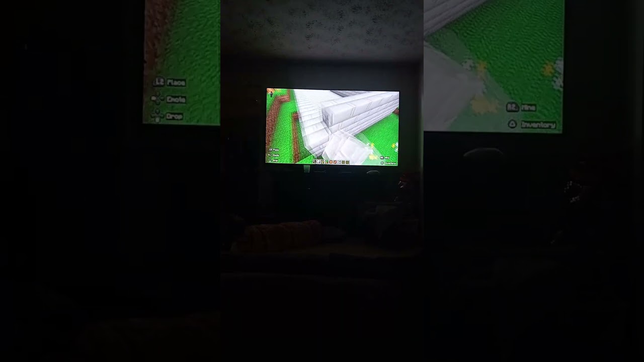 Starting to make a house in minecraft creative