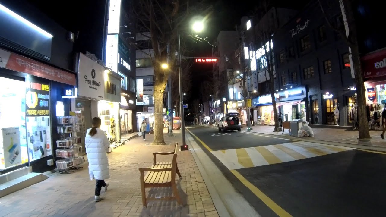 4K Night Ewha Womans University &  Ewha Campus Complex to Ewha station inside 이화여자대학교