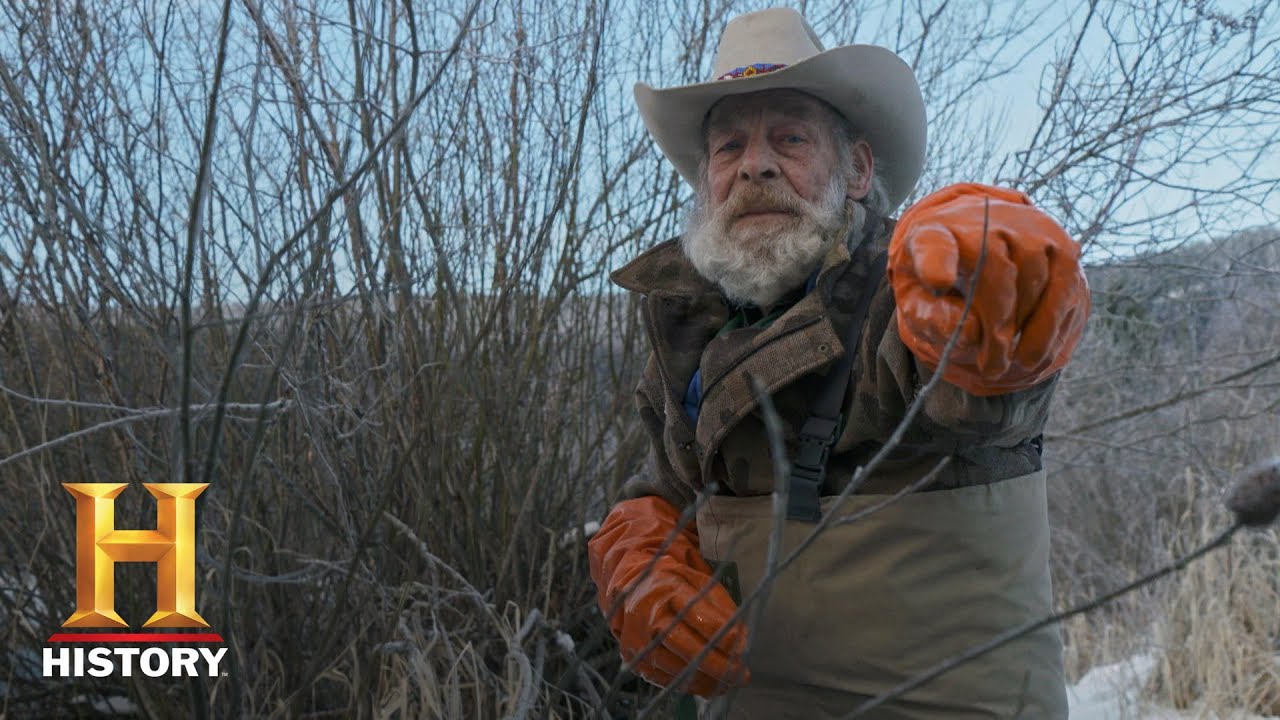 Mountain Men: Tom Fights Winter Weather to Trap Beavers (Season 9) | History