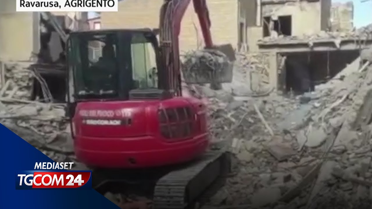 Esplosione a Ravanusa, vigili del fuoco scavano tra le macerie da oltre 40 ore