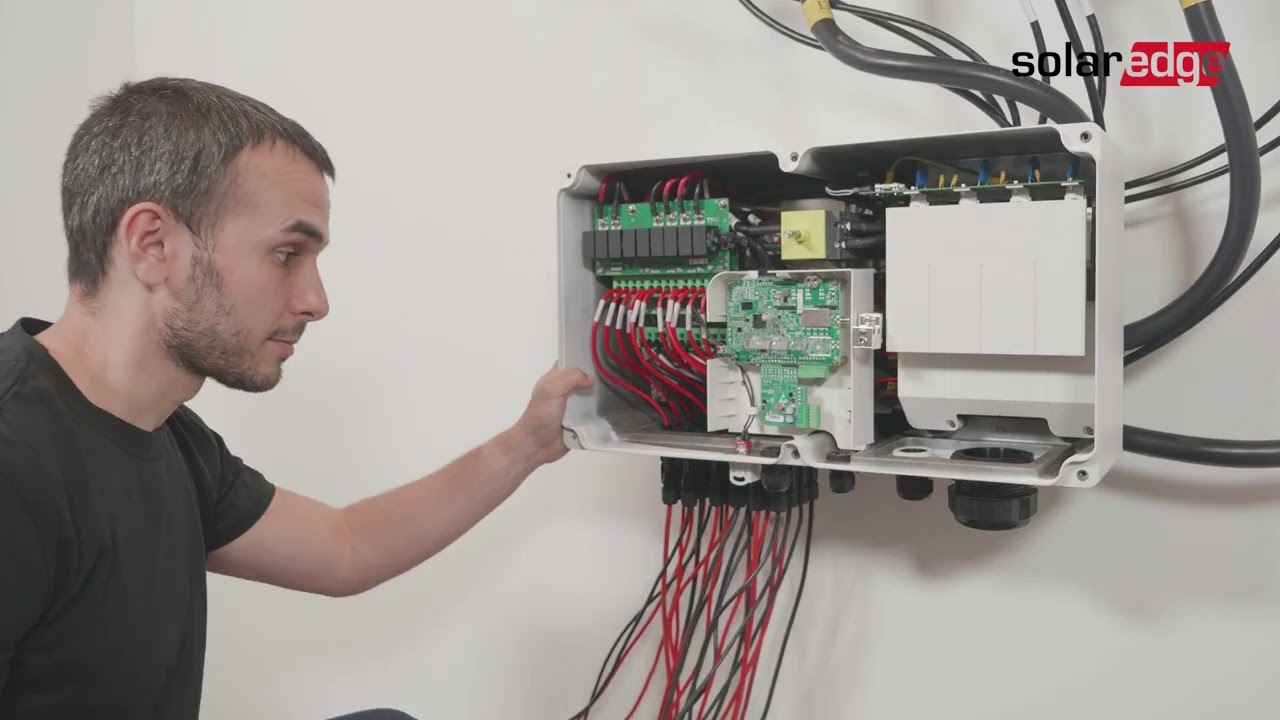 Verkabelung des SolarEdge Dreiphasen-Wechselrichters mit Synergie-Technologie bis zu 120 kW