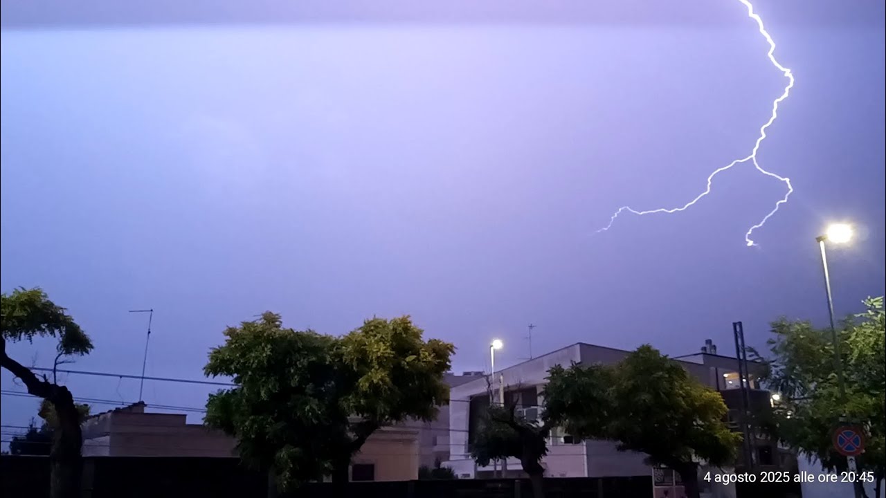 Thunderstorm, Lightning and Heavy Rain south Italy 04/08/2025 - Temporale Castellana Grotte Puglia 