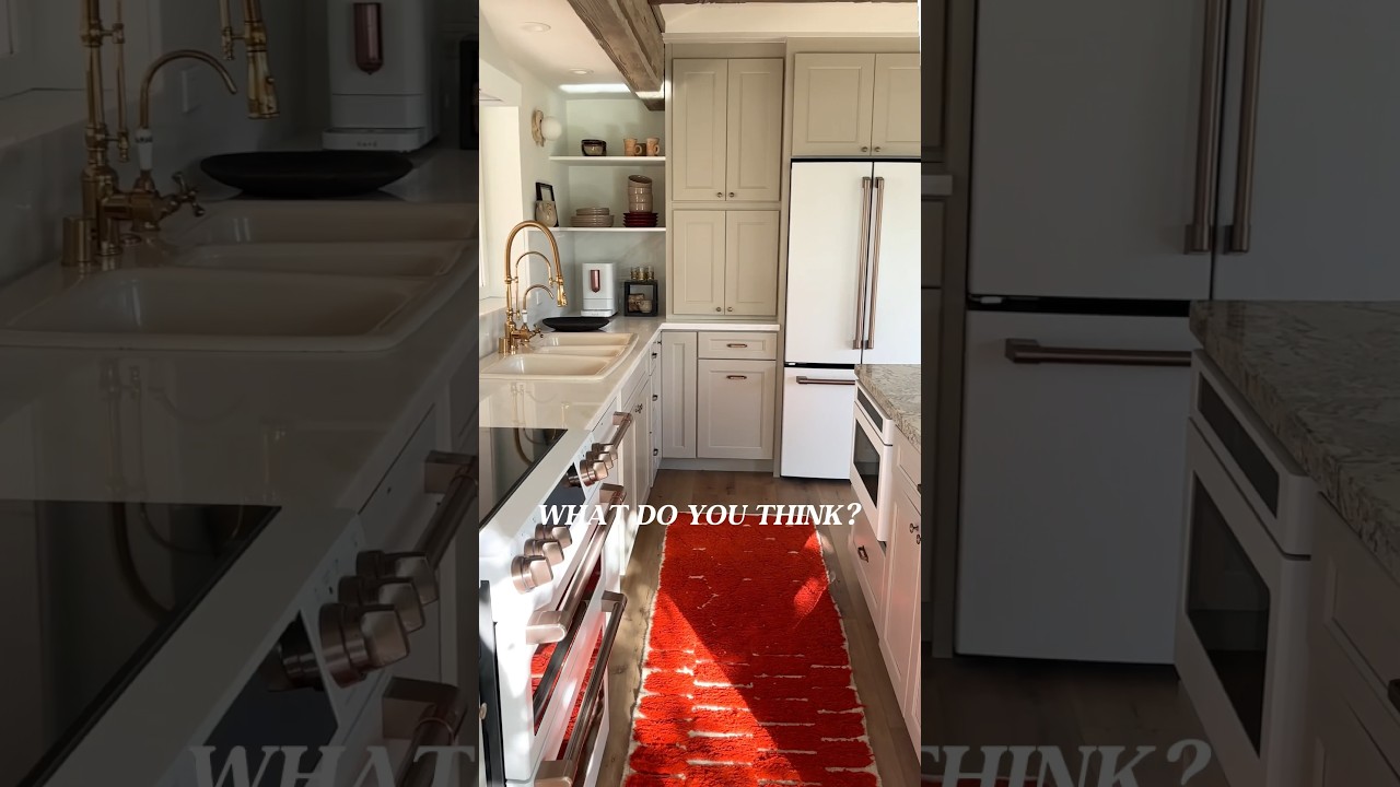 Small kitchen MAXIMIZED!😍 love this before and after! What do you think? #makeover #kitchen #design