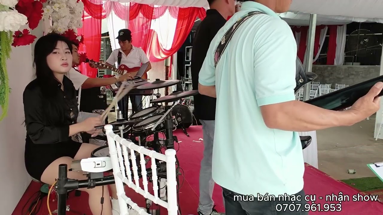 BẠC TRẮNG T&Iacute;NH ĐỜI, NGHE ANH H&Aacute;T TH&Igrave; THẤY CŨNG HƠI BỊ BẠC LẮM | NI NI DRUM