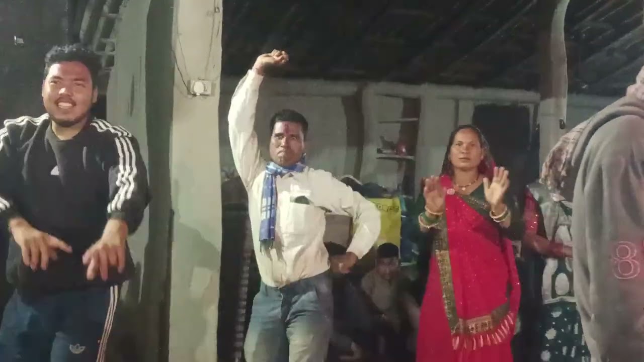 भारतीय संस्कृति राणा थारु समाज होली खेल रहे हैं