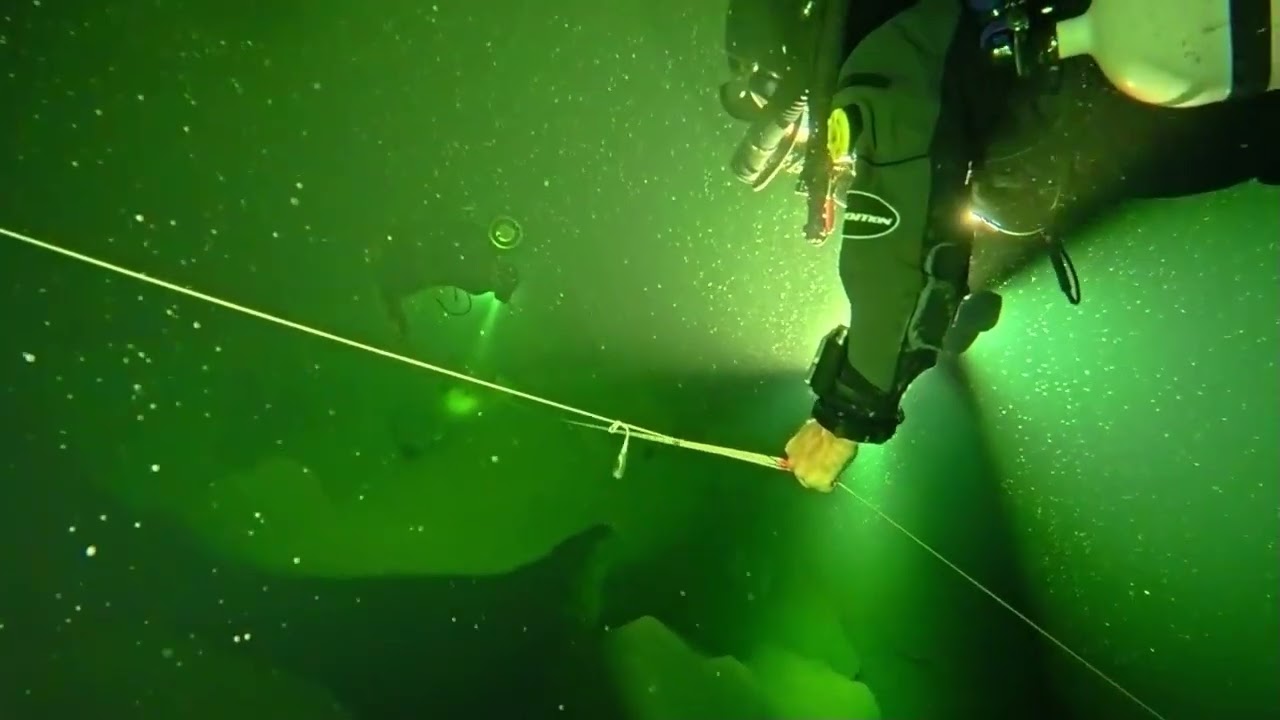 Divers continue sketching at (Deep) Salt Spring Florida