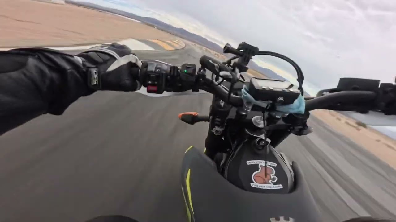 Husqvarna 701 supermoto - Chuckwalla CW 2:04