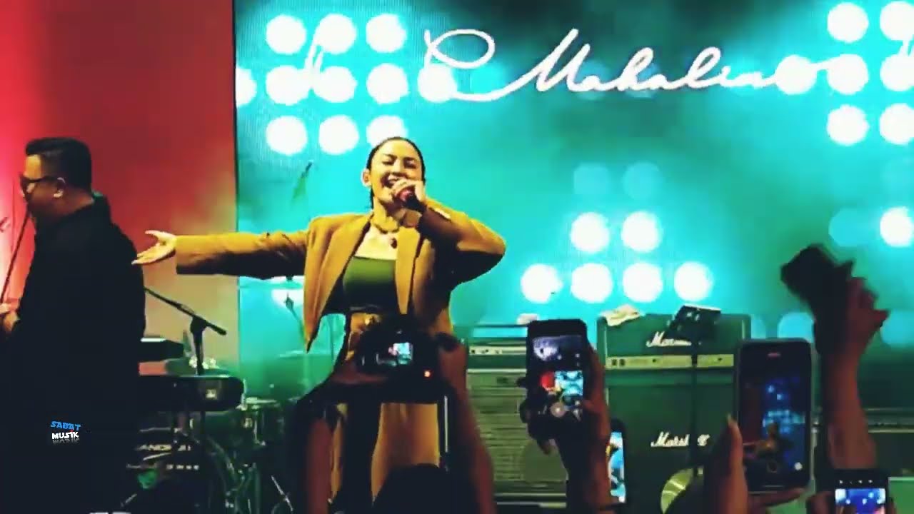 CINTA LUAR BIASA VERSI MAHALINI  LIVE ( Lirik)