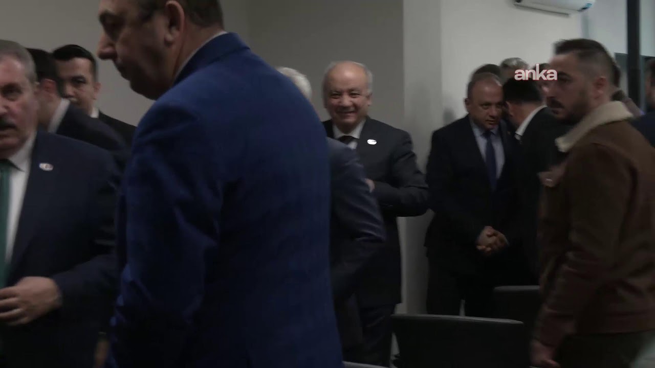 Büyük Birlik Partisi Genel Başkanı Mustafa Destici, Parti Genel Merkezi'nde basın toplantısı yapıyor