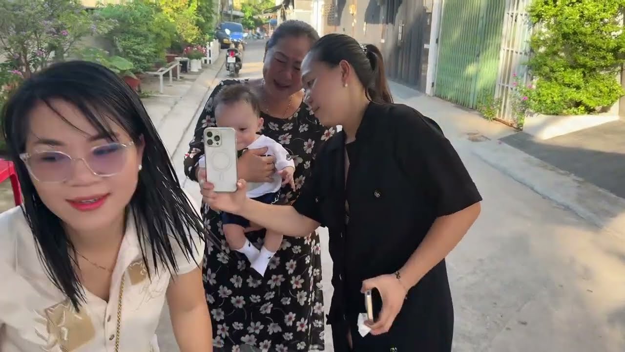 Donald Mừng Vui Khi Gặp Được Ba& Jade - Mẹ Hôm Nay Nấu Nồi Lẩu Tôm Càng Sate Quá Ngon