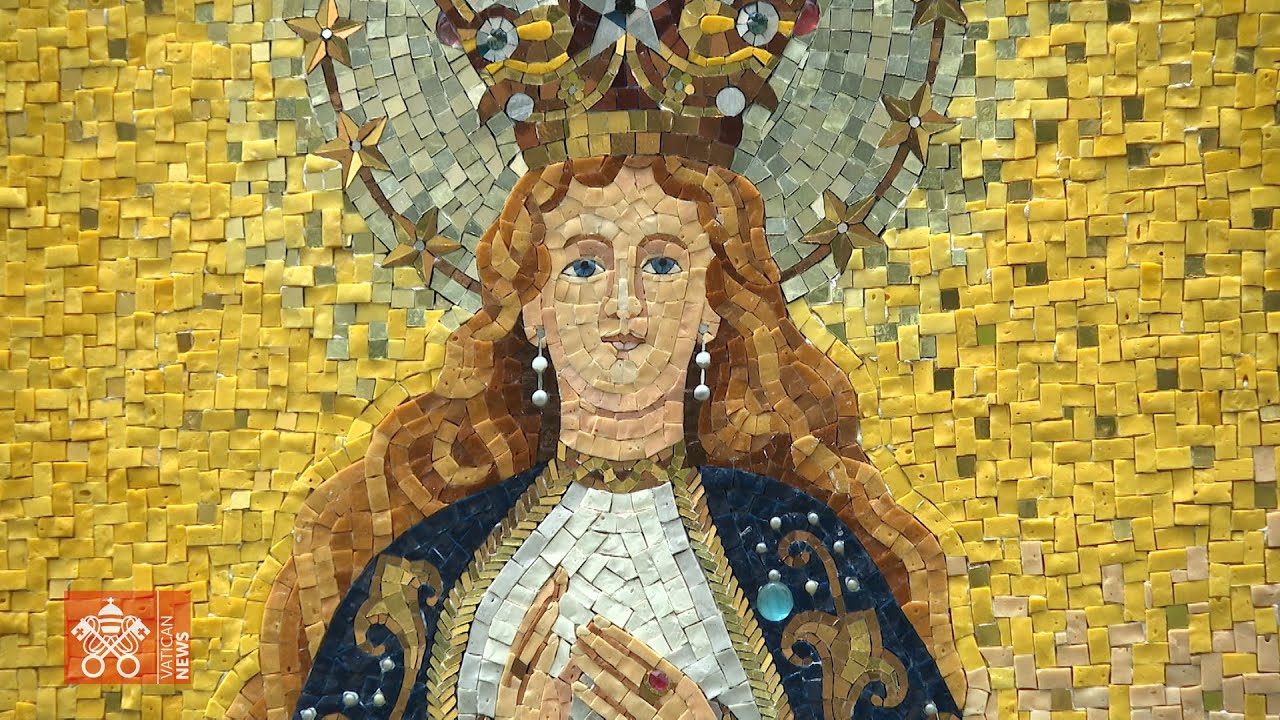 Mosaicos e imágenes marianas en los muros del Vaticano.