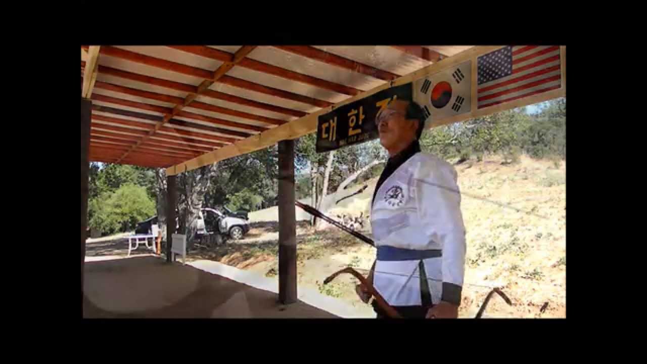 Kukgung - Korean Horn Bow(Gak Gung) Shooting Demonstration by Heon Ku Kim