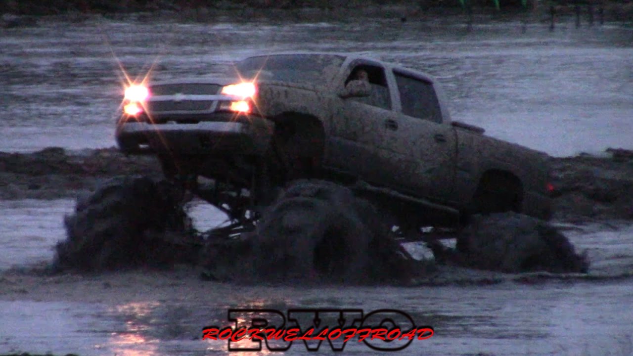 NEW YEAR'S NIGHT PARTY MUD TRUCK STYLE!!!