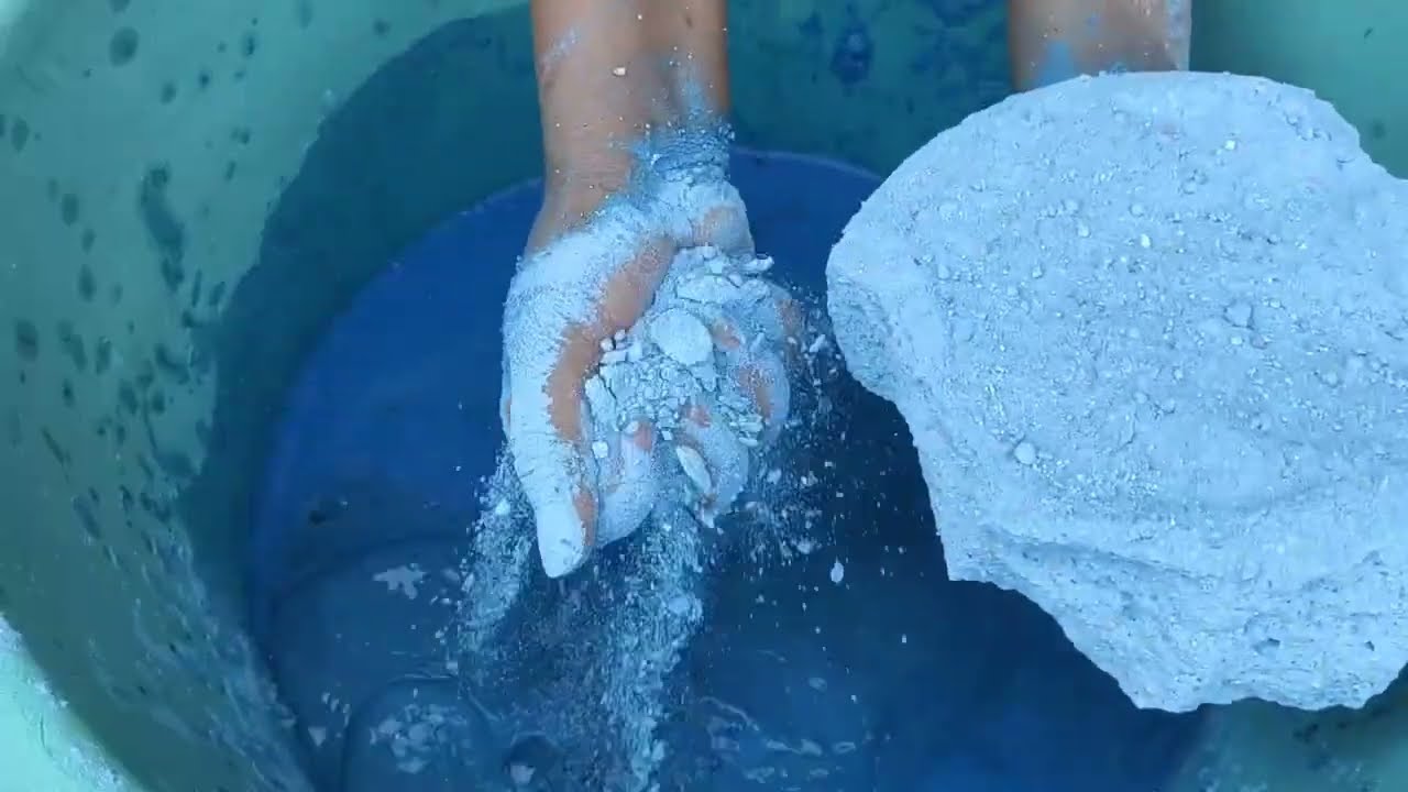 Asmr - Crunchy Blue 🔵 cement Dry floor Crumbling and water 💦 Crumble #asmr 