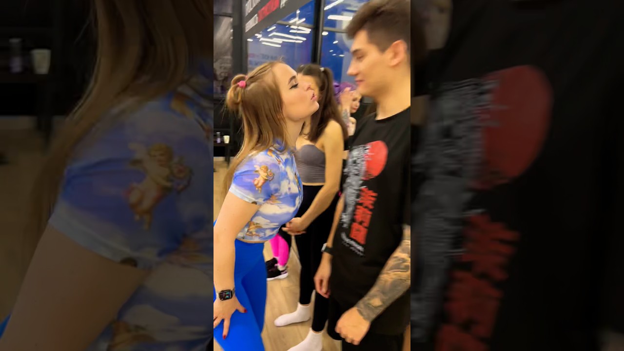 What couple is the funniest? 👩🏼&zwj;❤️&zwj;💋&zwj;👩🏻or👩🏼&zwj;❤️&zwj;💋&zwj;👨🏽?